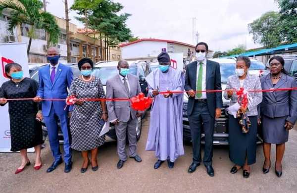 governor-babajide-sanwo-olu-hands-over-51-vehicles-eight-houses-to-judges