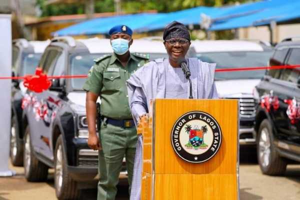 governor-babajide-sanwo-olu-hands-over-51-vehicles-eight-houses-to-judges