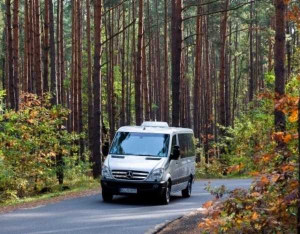 man-without-legs-arms-drives-converted-mercedes-sprinter