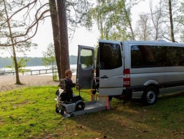 man-without-legs-arms-drives-converted-mercedes-sprinter