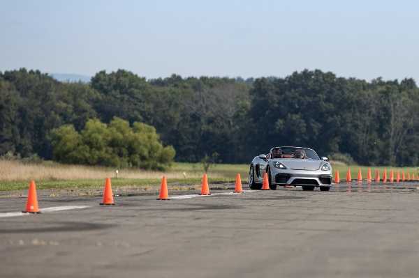 see-16-year-old-girl-weave-a-porsche-between-50-cones-to-set-new-guinness-world-record-slalom