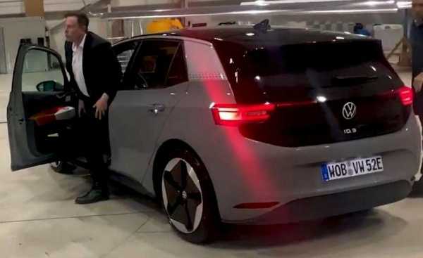 tesla-ceo-elon-musk-met-volkswagen-ceo-test-drives-vw-id-3-electric-car