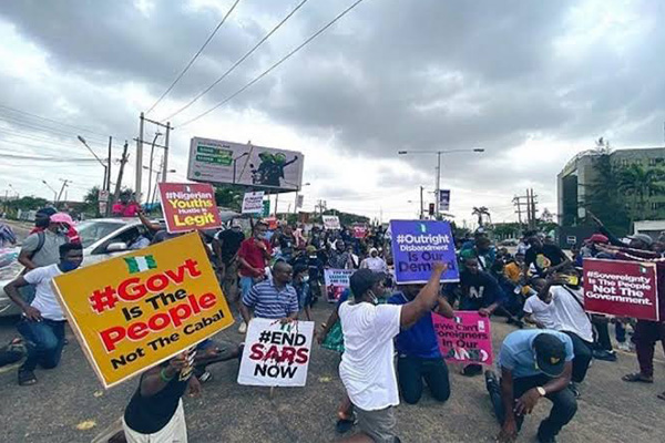 SUV Runs Into #ENDSARS Protesters autojosh