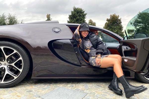 Georgina Rodriguez Looks Stunning As She Poses In Ronaldo's N856million Bugatti Veyron