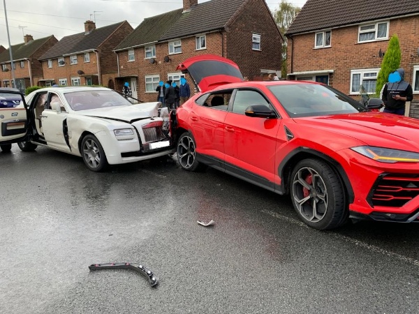 Expensive crash, driver of Rolls-Royce Ghost sedan flees after crashing into two cars, including red Lamborghini Urus SUV-autojosh