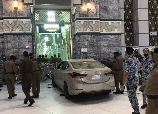 Moment "Abnormal" Driver Rammed His Car Into Door Of Grand Mosque In Mecca - autojosh