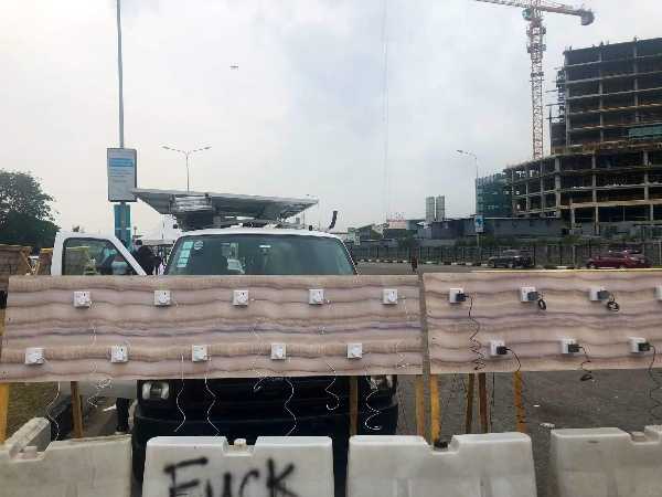 #EndSars protesters at Lekki now charges their phones and other rechargeables for free through solar panels mounted on van-autojosh