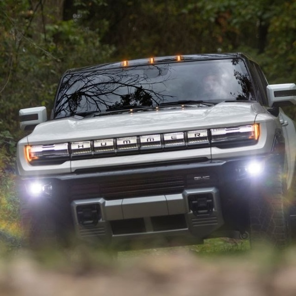 How does GMC's electric Hummer supertruck compares to the Tesla's Cybertruck-autojosh