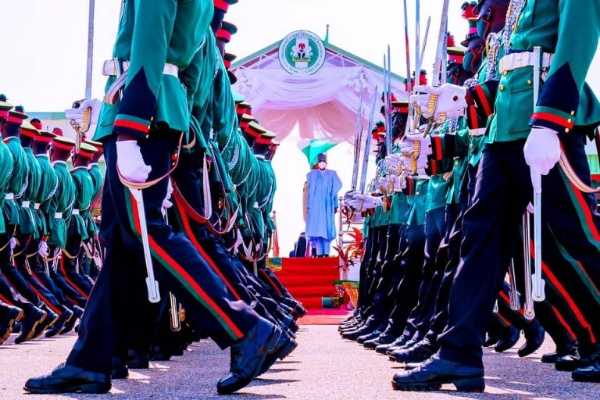 president-buhari-rode-in-mercedes-g-class-during-defense-academys-passing-out-parade