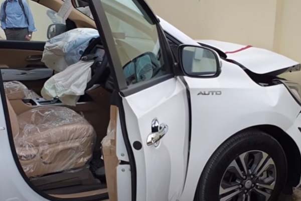 Watch How This Brand New Kia Carnival Minivan Was Slammed On The Showroom Wall By The Driver ( Video/Photo)-autojosh