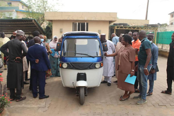 NADDC Boss Meets Young Engineers Who Converts Engine-based Tricycles To Run On Batteries - autojosh 