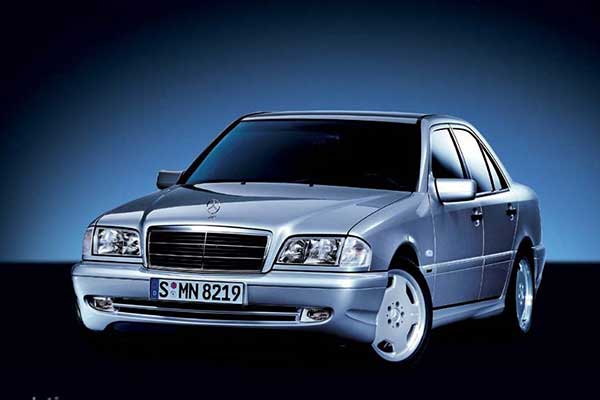 Throwback : Mercedes-Benz C43 AMG The 1st V8 C-Class