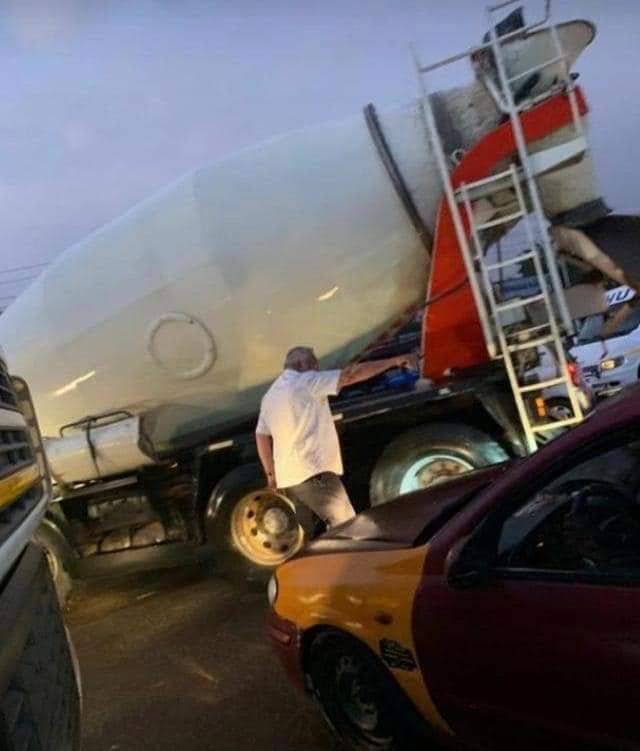 Former Ghanaian President Jerry Rawlings controlling traffic.