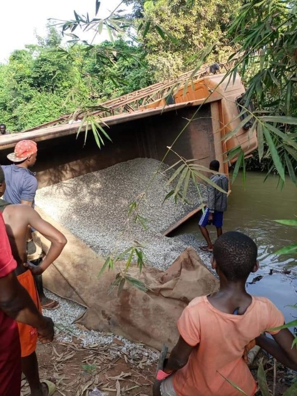 Adani Bridge In Enugu Collapses As Fully-loaded Truck Tries To Cross It - AutoJosh