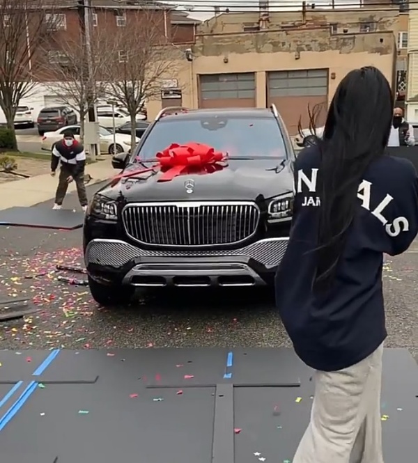 50 Cent Surprises Girlfriend With A Mercedes Maybach Gls 600 Suv To Celebrate Christmas Autojosh