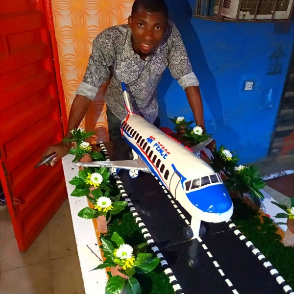 Man Honours Air Peace, Bakes A Cake To Look Like Its Plane - autojosh 