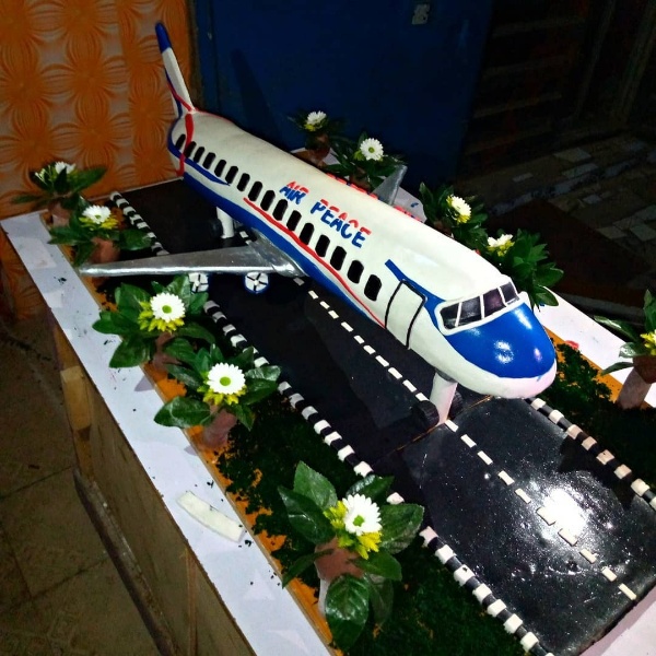 Man Honours Air Peace, Bakes A Cake To Look Like Its Plane - autojosh 