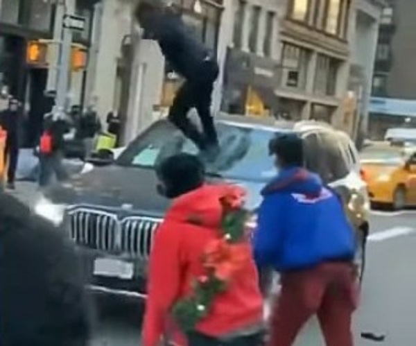 Watch Gang Of Teen Bicyclists Smash A 2019 BMW SUV In Manhattan - autojosh 