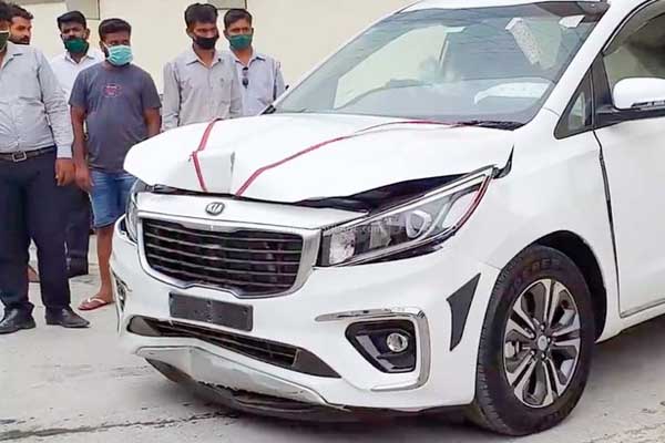 Brand New Kia Carnival Slams On Showroom Wall By Driver (Video/Photo)-autojosh