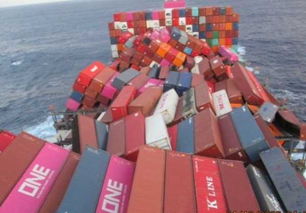 Ship Lost 1,816 Cargo Containers After Being Caught Up In Violent Storm In The Pacific Ocean - autojosh