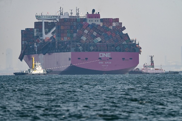 Ship Lost 1,816 Cargo Containers After Being Caught Up In Violent Storm In The Pacific Ocean - autojosh 