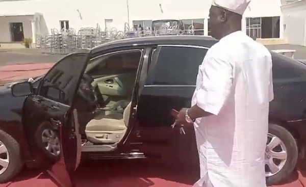 Ooni Of Ife Gifts Popular Yoruba Praise Singer, Ajobiewe, A Toyota Camry - autojosh 