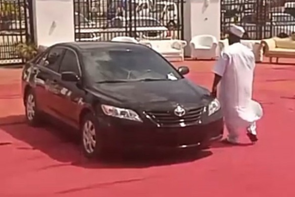 Ooni Of Ife Gifts Popular Yoruba Praise Singer, Ajobiewe, A Toyota Camry - autojosh 