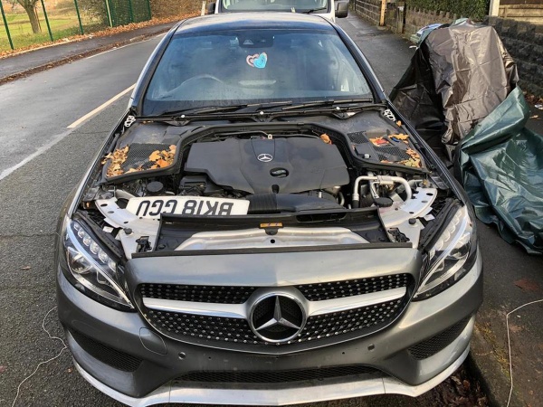 Professional Thieves Strip Mercedes Down Outside Owner’s Home, Steals Doors, Bonnet, Boot, Wheels And Seats - autojosh
