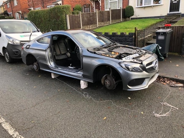 Professional Thieves Strip Mercedes Down Outside Owner’s Home, Steals Doors, Bonnet, Boot, Wheels And Seats - autojosh 