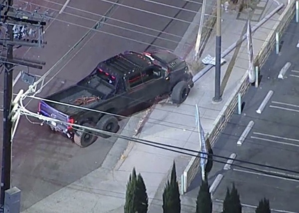 Thief Crashes DJ Marshmello's Stolen $350k SMCO 6×6 Super Truck After A Hot Police Chase - autojosh 