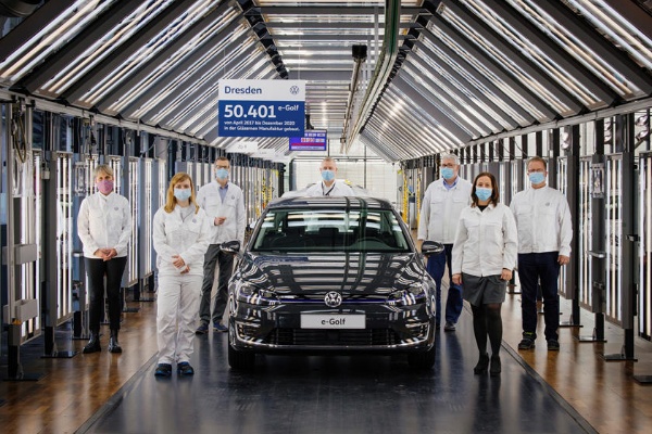The Last Volkswagen e-Golf Rolls Off The Assembly Line - autojosh 