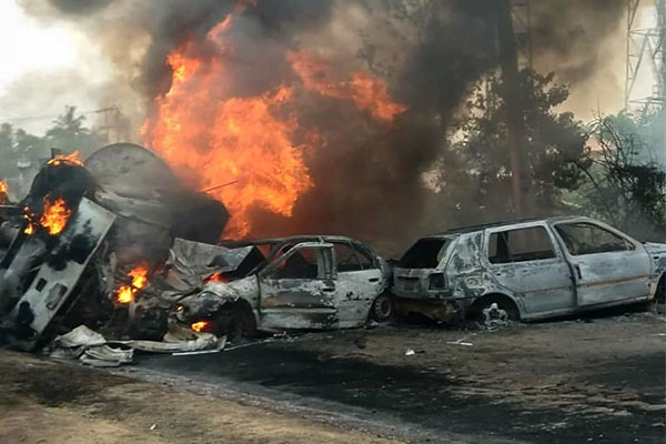 Three Lives Lost, 7 Vehicles Burnt After Out Of Control Fuel Tanker Crashed Into Motorcycle In Ogun - autojosh