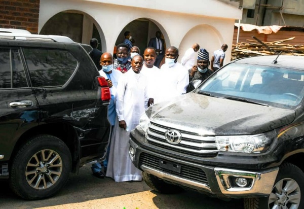 Gov. Akeredolu Presents 2020 Toyota Prado SUV And Hilux Pickup To Ondo Deputy Speaker - autojosh 