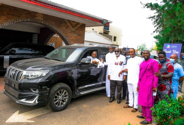 Gov. Akeredolu Presents 2020 Toyota Prado SUV And Hilux Pickup To Ondo Deputy Speaker - autojosh