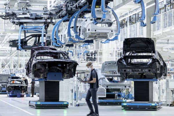 Man And Machine : A Peek Into How Mercedes-Benz Build All-new 2021 S-Class At Its 5G-enabled Factory 56 - autojosh 