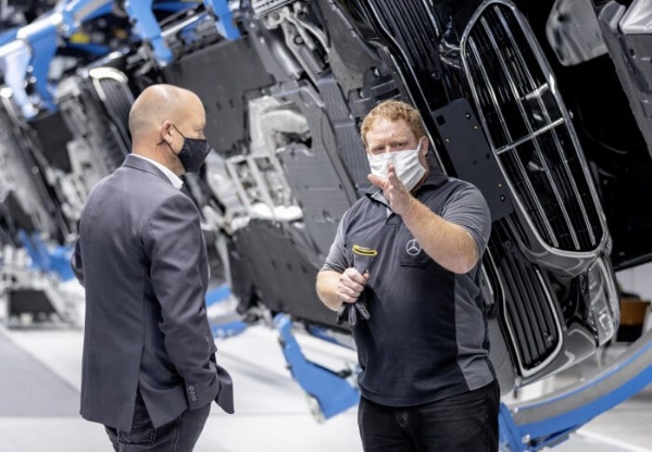 Man And Machine : A Peek Into How Mercedes-Benz Build All-new 2021 S-Class At Its 5G-enabled Factory 56 - autojosh 