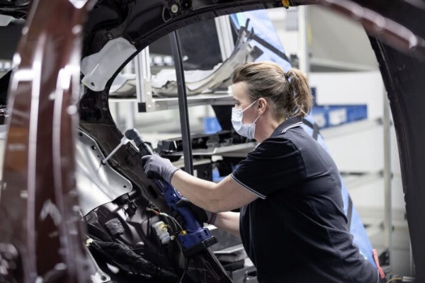 Man And Machine : A Peek Into How Mercedes-Benz Build All-new 2021 S-Class At Its 5G-enabled Factory 56 - autojosh 