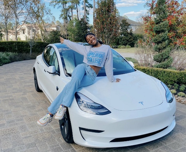 Lady Buys All-electric Tesla Model X To Celebrate Graduation - autojosh 