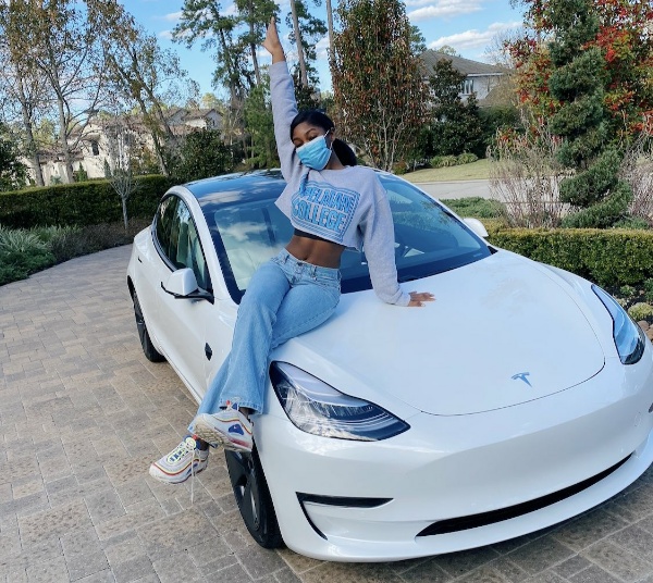 Lady Buys All-electric Tesla Model X To Celebrate Graduation - autojosh 