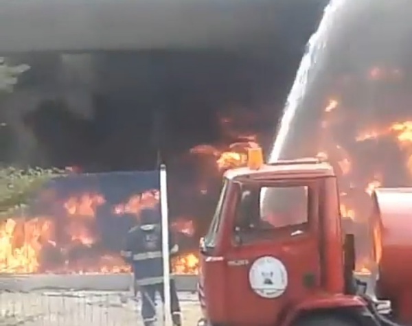 Watch As Lagos Fire Service Battles To Quench Fire From Exploded Petrol Tanker - autojosh