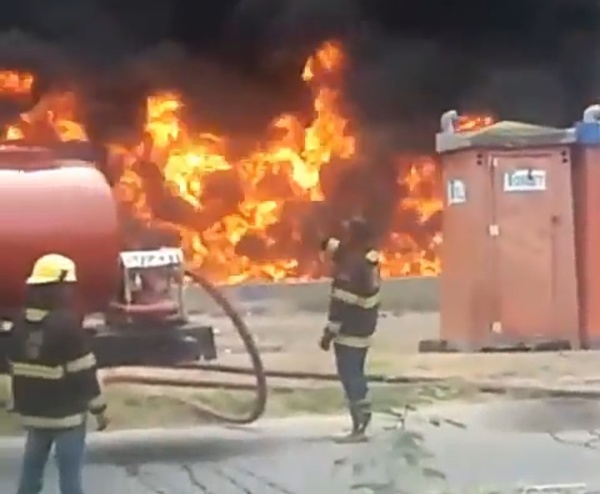 Watch As Lagos Fire Service Battles To Quench Fire From Exploded Petrol Tanker - autojosh