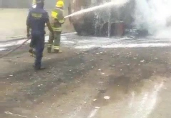 Watch As Lagos Fire Service Battles To Quench Fire From Exploded Petrol Tanker - autojosh