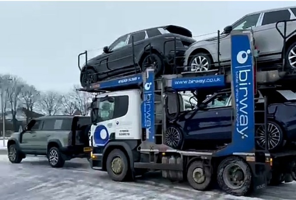 Land Rover Salesman Uses Defender To Tow Stuck 44-tonne Car Carrier Carrying 7 New SUVs To Showroom - autojosh