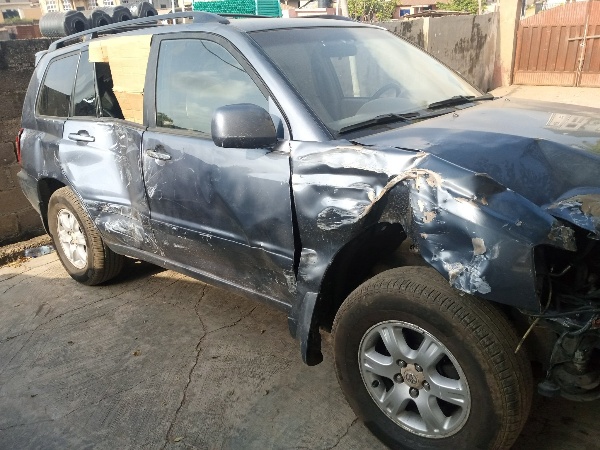See How Nigerian Mechanic Brought Back A Smashed 2003 Toyota Highlander Back To Life - autojosh 