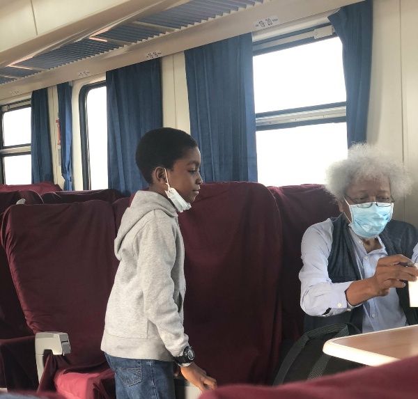 Professor Wole Soyinka Enjoys Lagos-Ibadan Train Ride, Signs Autograph For A Kid - autojosh