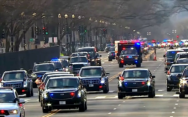 Photos : 8-inch Thick Armored Doors Of U.S President's Limo Are As Heavy As Boeing 757 Cabin Door - autojosh 