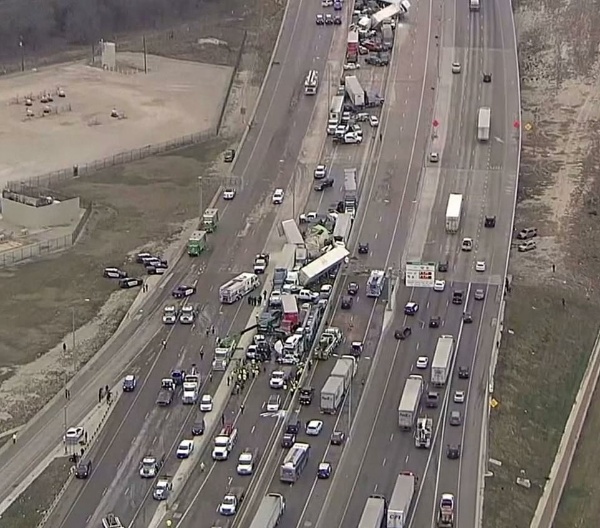 133-car Pileup On Texas Highway Caused By Slippery Road Kills 5, Injures 65 - autojosh