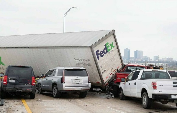 133-car Pileup On Texas Highway Caused By Slippery Road Kills 5, Injures 65 - autojosh 