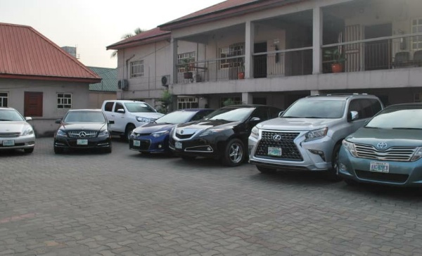 EFCC Arrests 20 Suspected Yahoo Boys In Imo, Recovers Luxury Cars, Including Lexus GX 460 And RX 330, Toyota Venza - autojosh 
