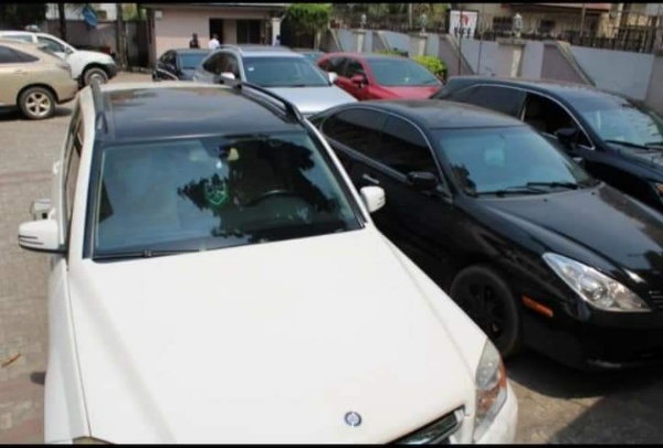 EFCC Arrests Doctor, 17 Other Alleged Yahoo Boy Suspects In Imo, Recovers 3 Lexus Cars, 2 Toyota Venza And Mercedes - autojosh 